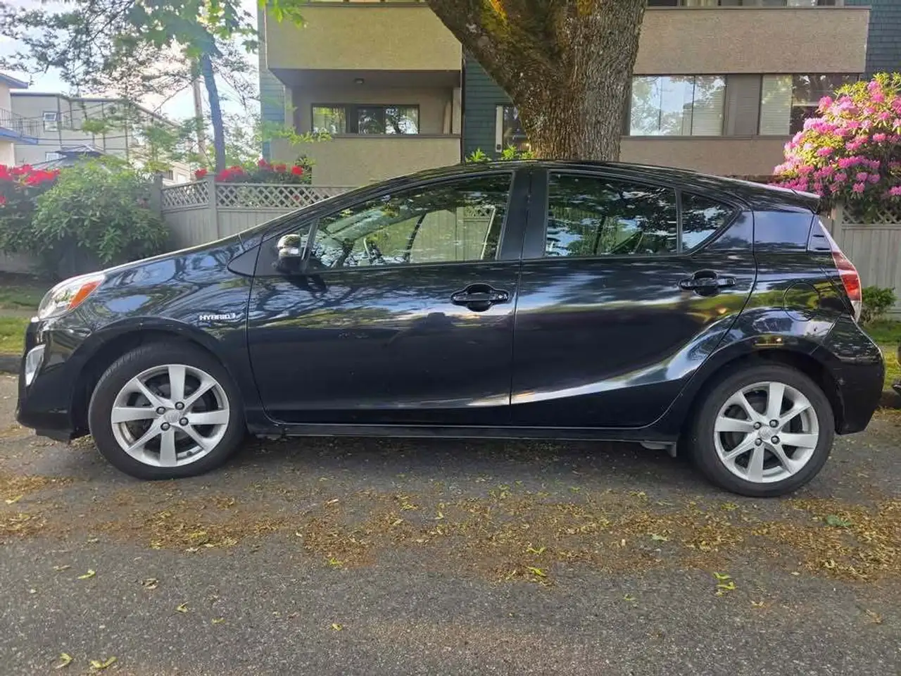 Toyota Prius c снимка Toyota Prius c