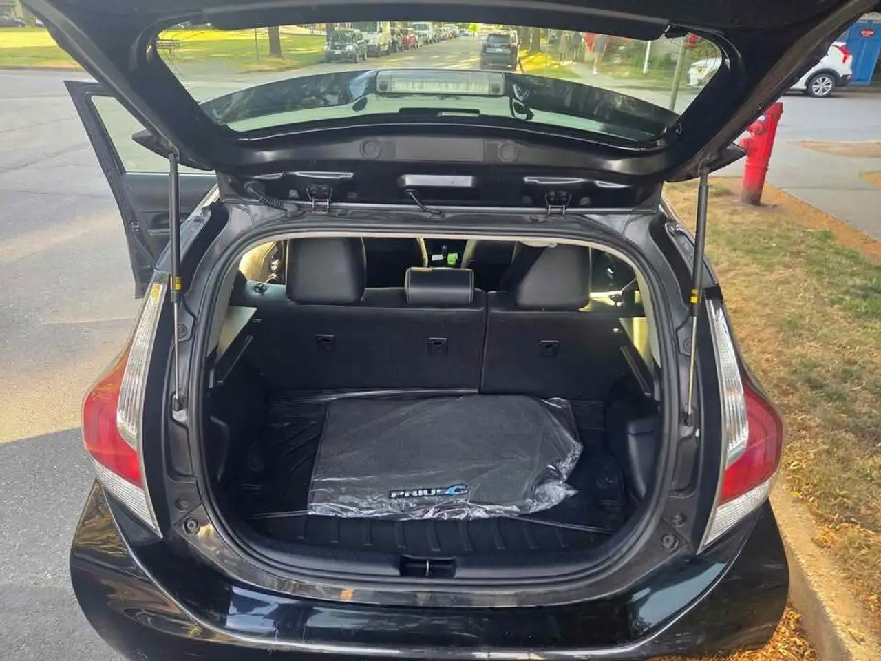 Toyota Prius c снимка Toyota Prius c