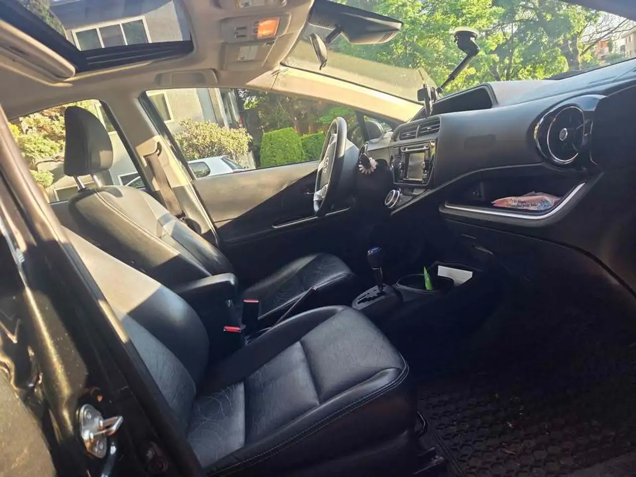 Toyota Prius c снимка Toyota Prius c