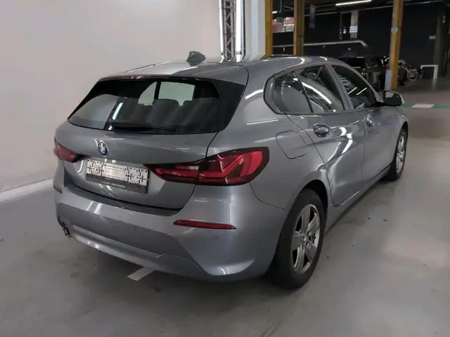BMW 1 Series view 3