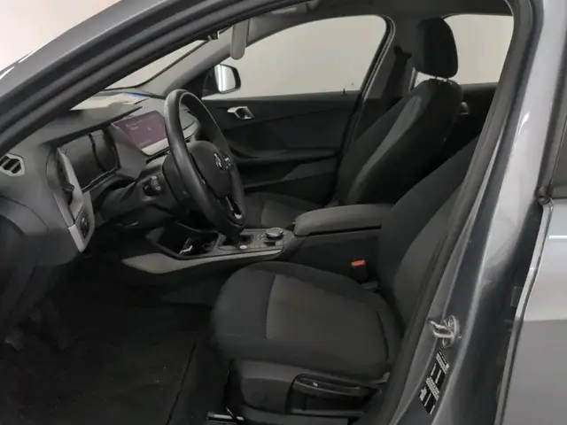 BMW 1 Series view 5