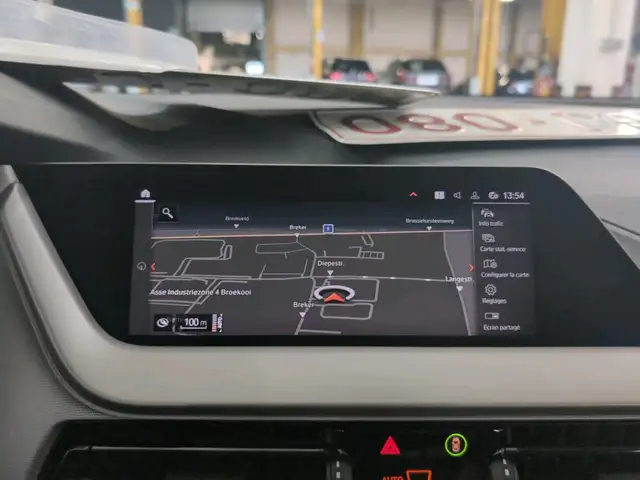 BMW 1 Series view 8