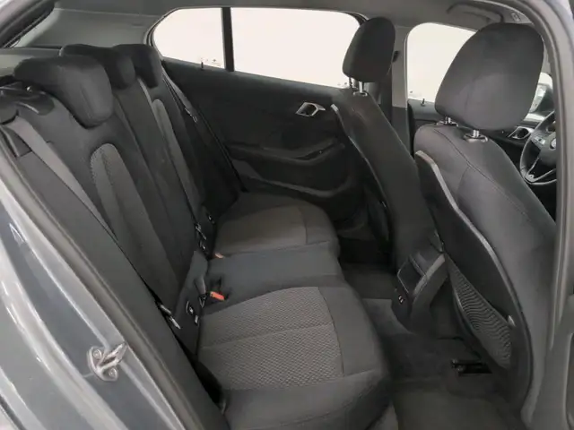 BMW 1 Series view 6