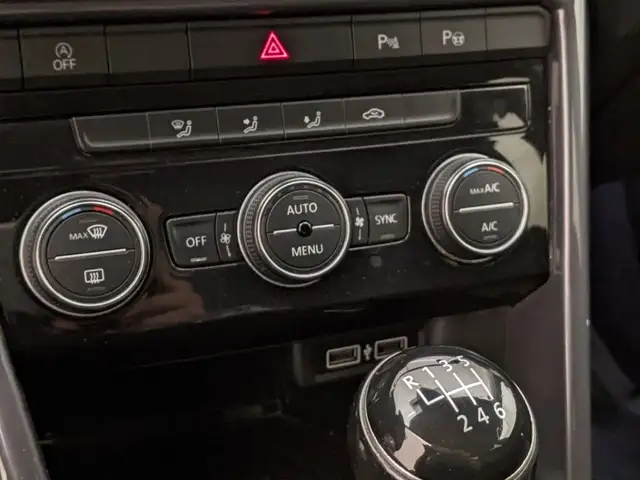 Volkswagen T-Roc view 12