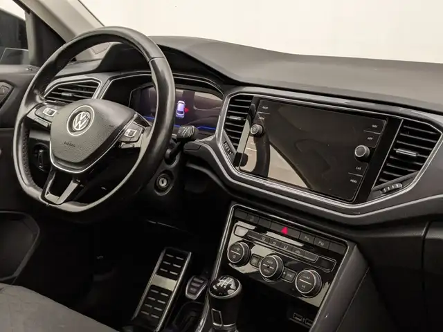 Volkswagen T-Roc view 6