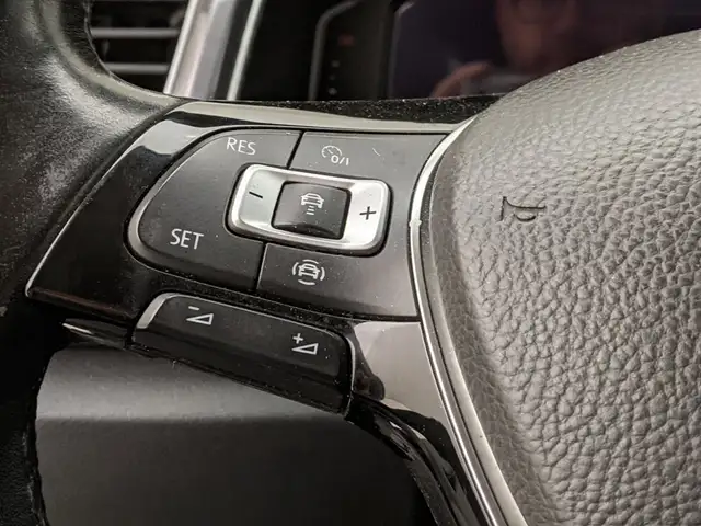 Volkswagen T-Roc view 10