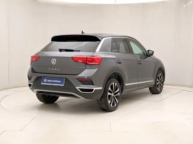 Volkswagen T-Roc view 4