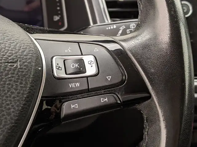 Volkswagen T-Roc view 11