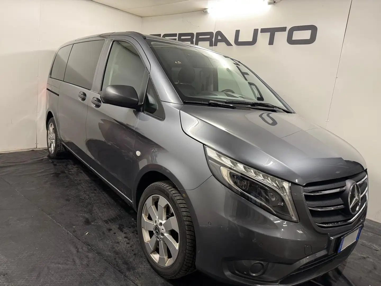 Mercedes-Benz Vito Tourer  2.0 190CV 4MATIC DOPPIA PORTA AUT LED MOQ Grigio - 1