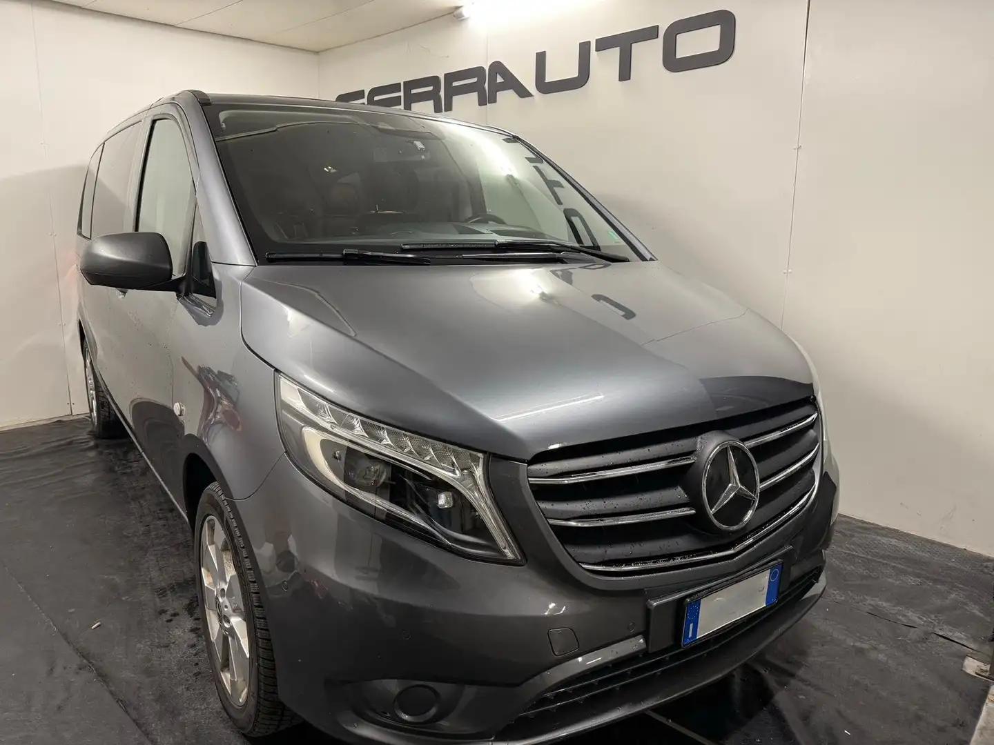 Mercedes-Benz Vito Tourer  2.0 190CV 4MATIC DOPPIA PORTA AUT LED MOQ Grigio - 2