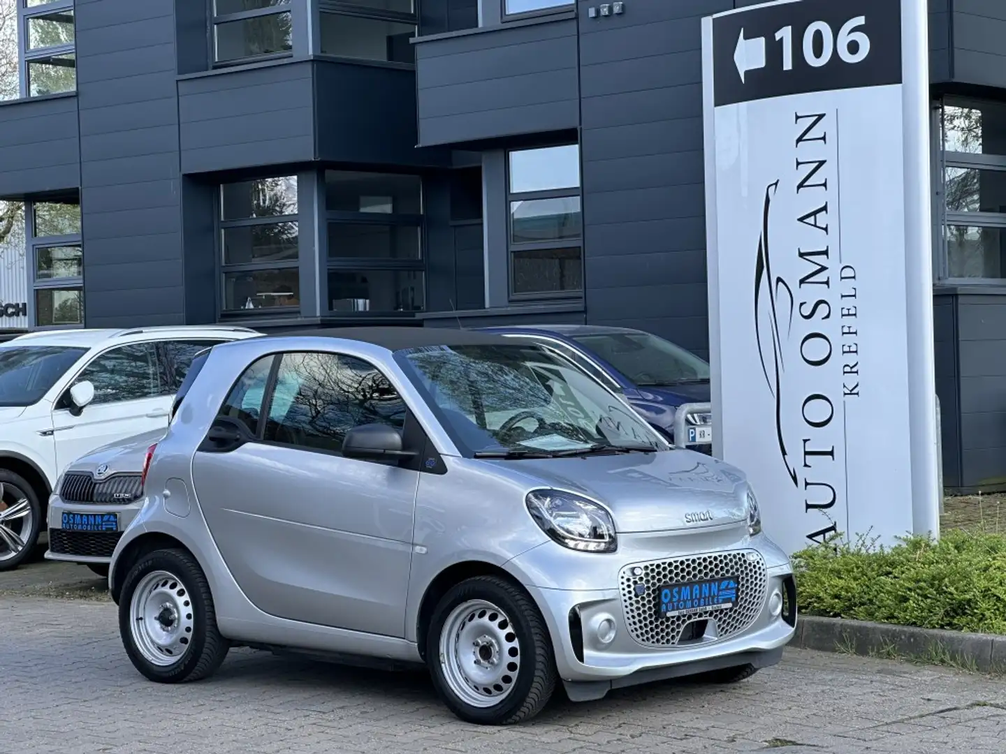 smart forTwo electric drive Coupe EQ SCHNELLLADEFUNK. Silber - 1
