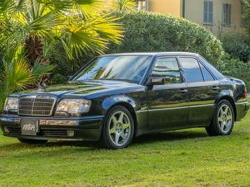 MERCEDES-BENZ E500 Limited V8