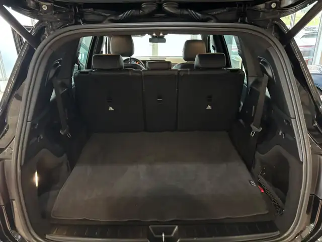 Mercedes-Benz GLB view 10