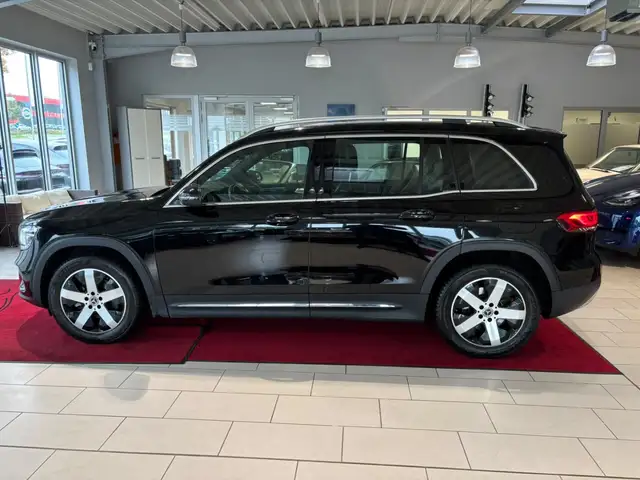 Mercedes-Benz GLB view 2
