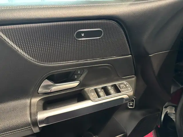 Mercedes-Benz GLB view 15