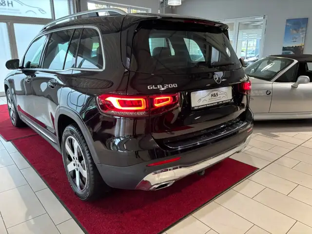 Mercedes-Benz GLB view 4