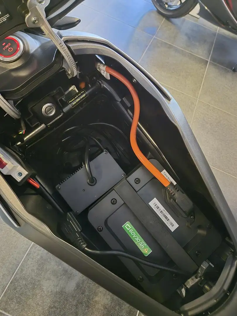 Super Soco TSx Ezüst - 2