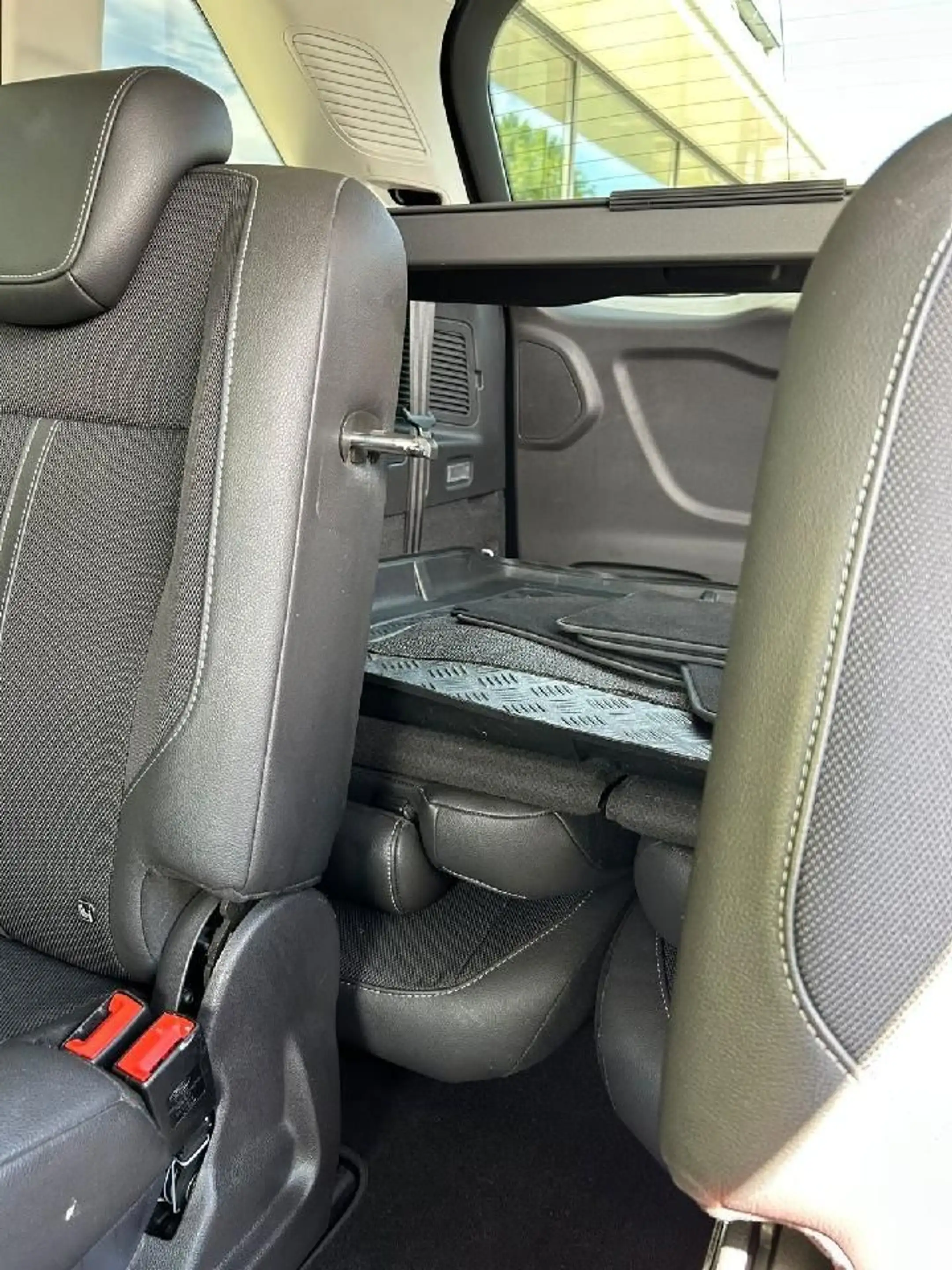 Ford Grand C-Max Grand C-MAX 1.5 Titanium **Winterpaket*Navi** — photo 12