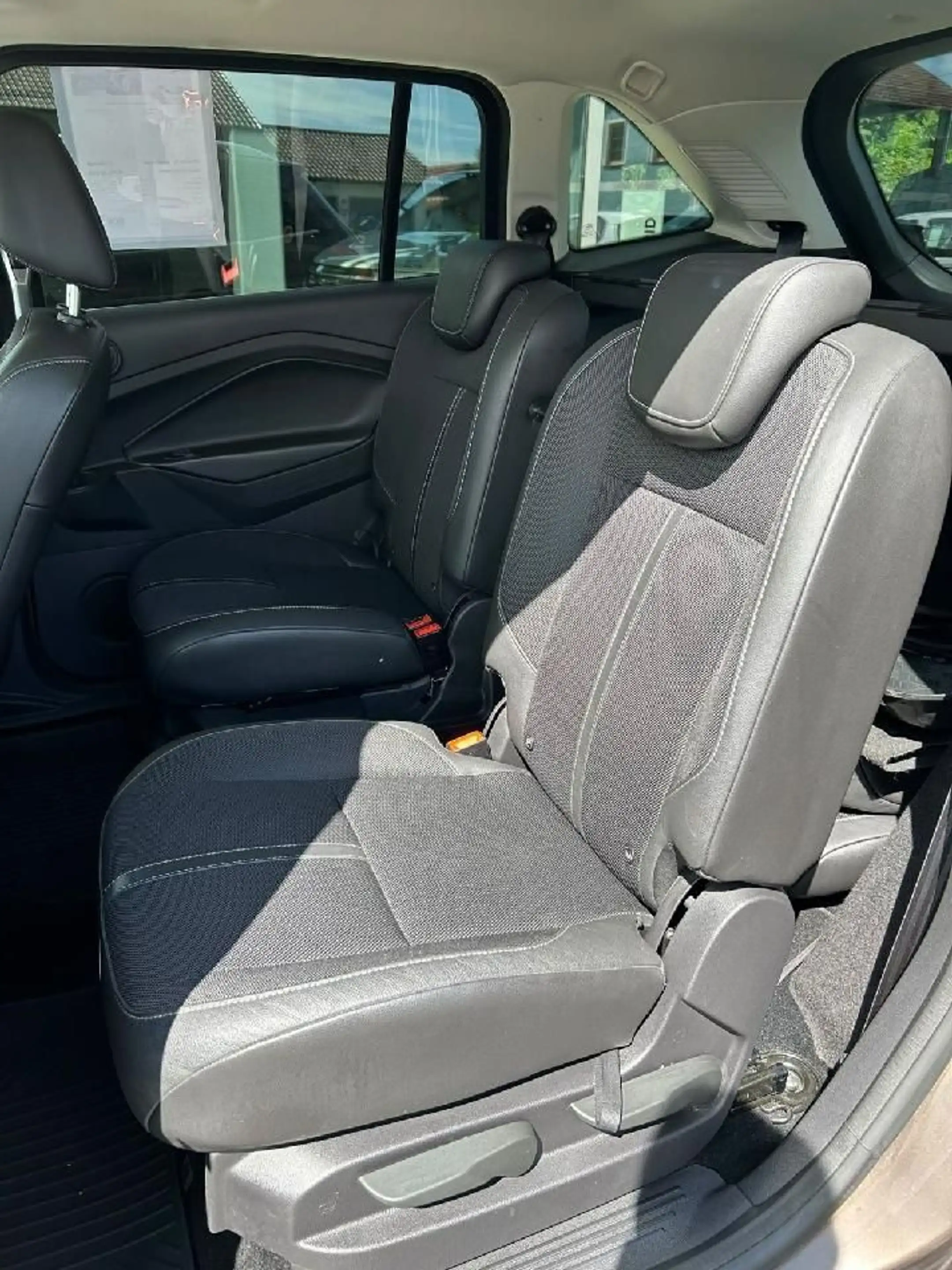 Ford Grand C-Max Grand C-MAX 1.5 Titanium **Winterpaket*Navi** — photo 11