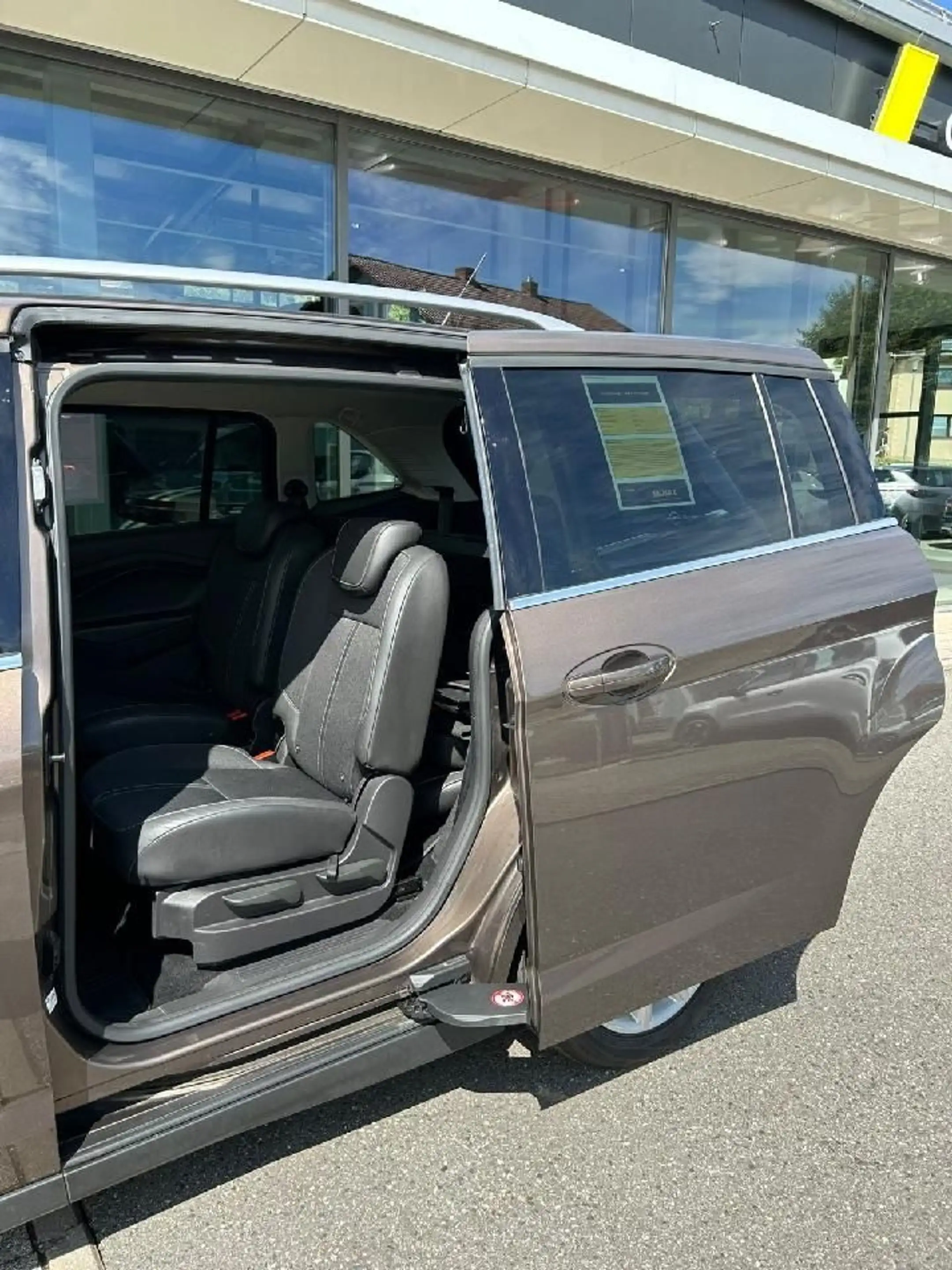 Ford Grand C-Max Grand C-MAX 1.5 Titanium **Winterpaket*Navi** — photo 10