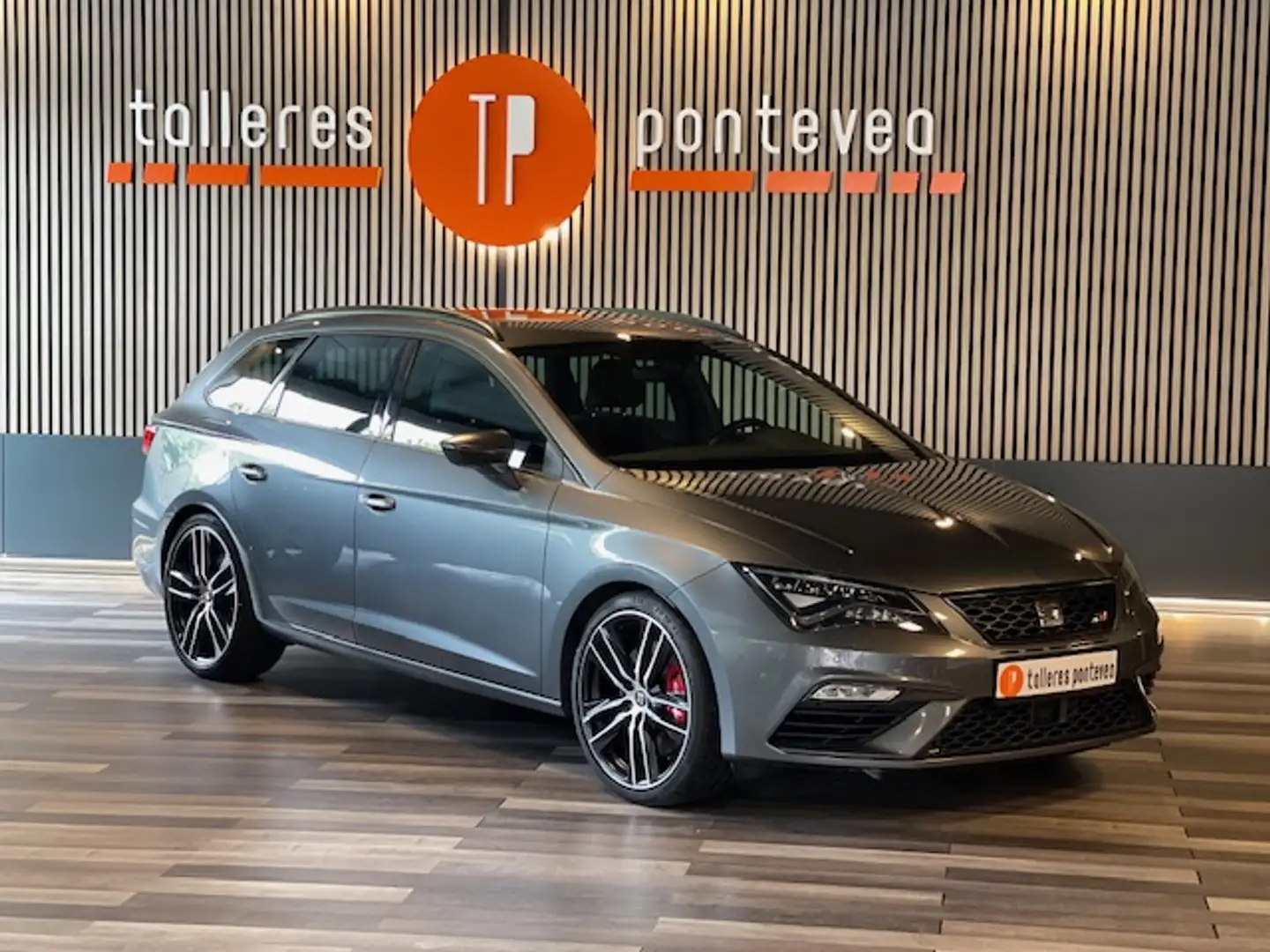 SEAT Leon ST 2.0 TSI S&S Cupra 300 Gris - 1
