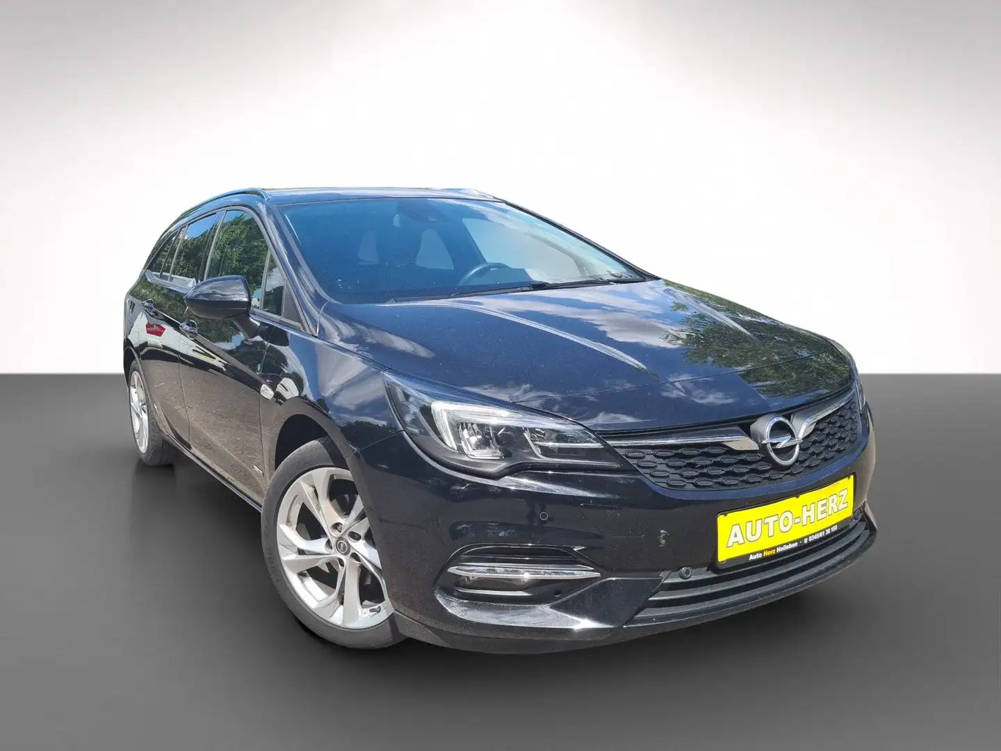 Opel Astra K Sports Tourer 1. Hand DAB TEMPOMAT PDC Zwart - 1