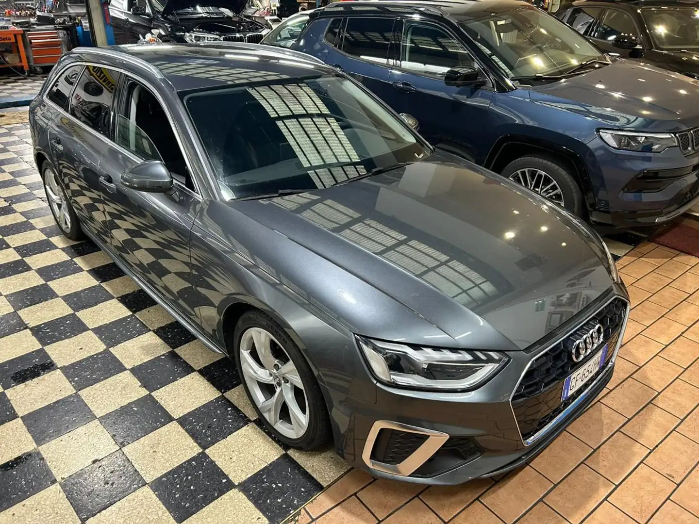 Audi A4 Avant 30 TDI 136 CV S tronic S line edition Grigio - 1