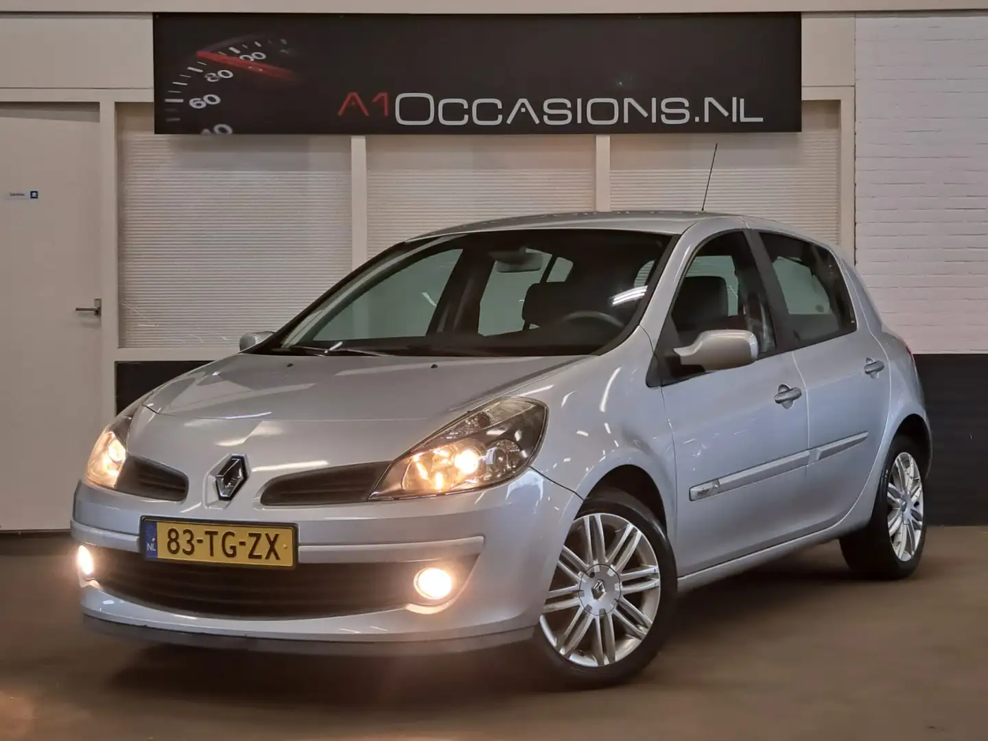 Renault Clio 1.6-16V Initiale Grijs - 2
