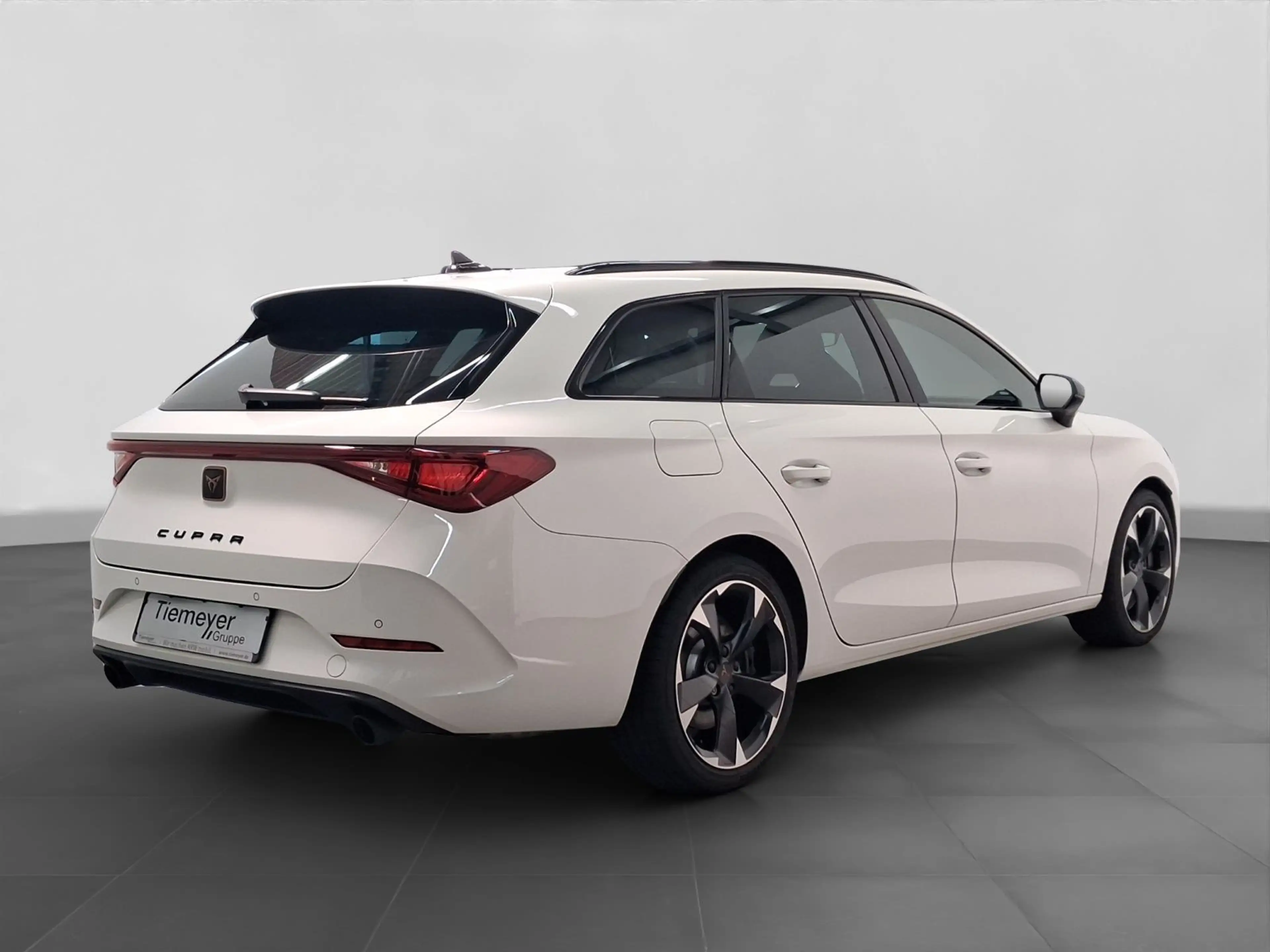 CUPRA Leon Sportstourer 2.0 TSI DSG FULL-LINK LM18 — photo 3