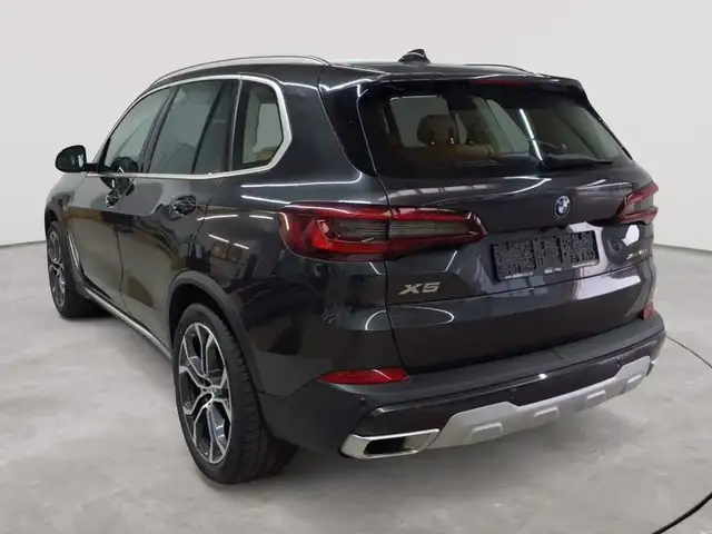 BMW X5 view 5