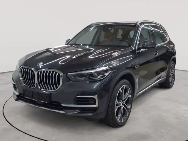 BMW X5 view 2