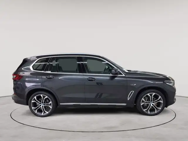 BMW X5 view 3