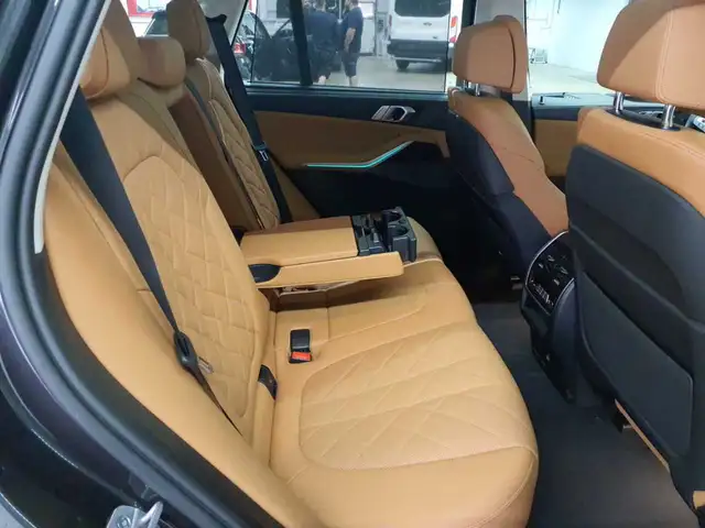 BMW X5 view 13
