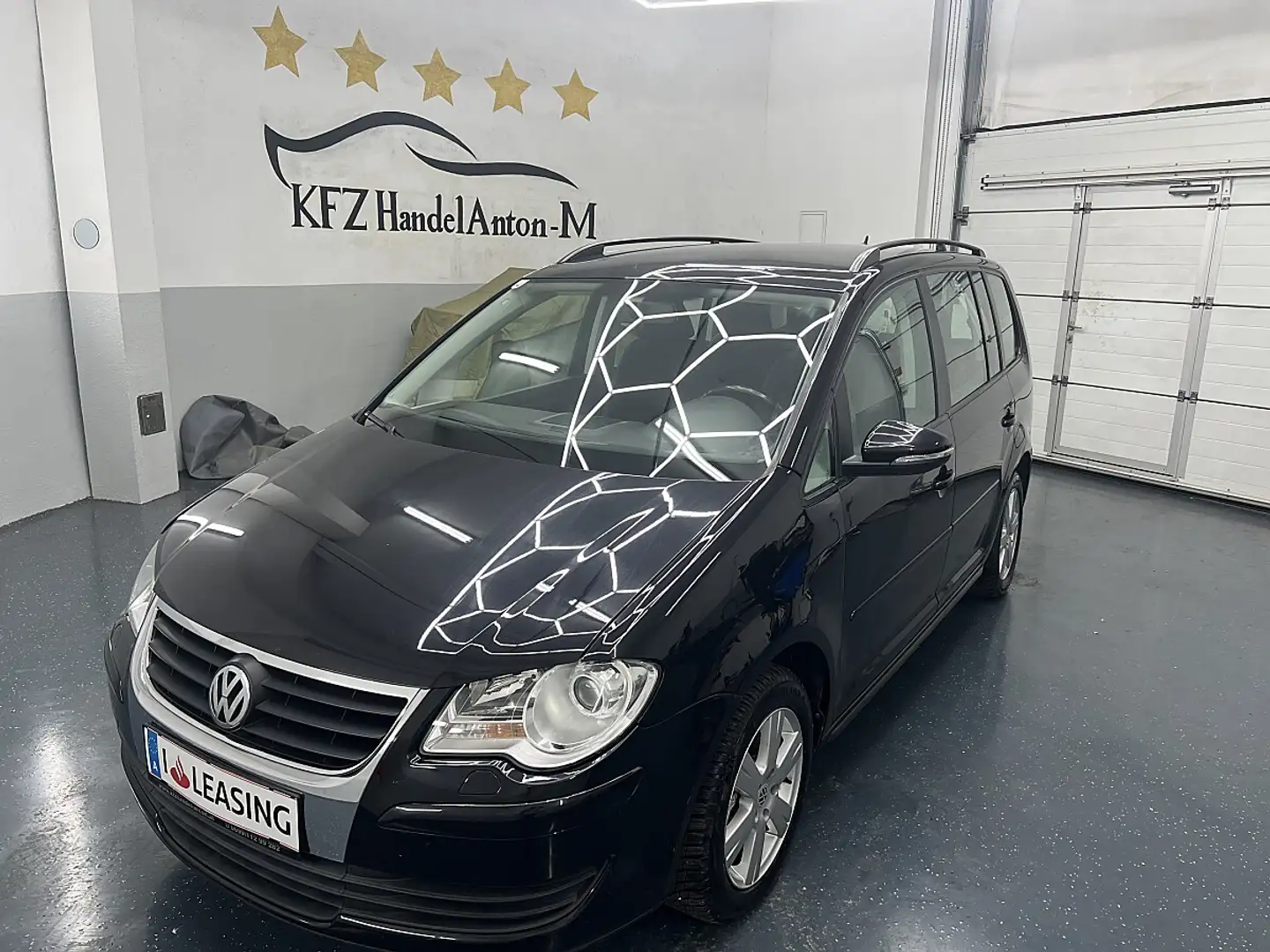 Volkswagen Touran Edition 1,9 TDI *NAVI*7 SITZER * SOFORT FINANZI... Schwarz - 1