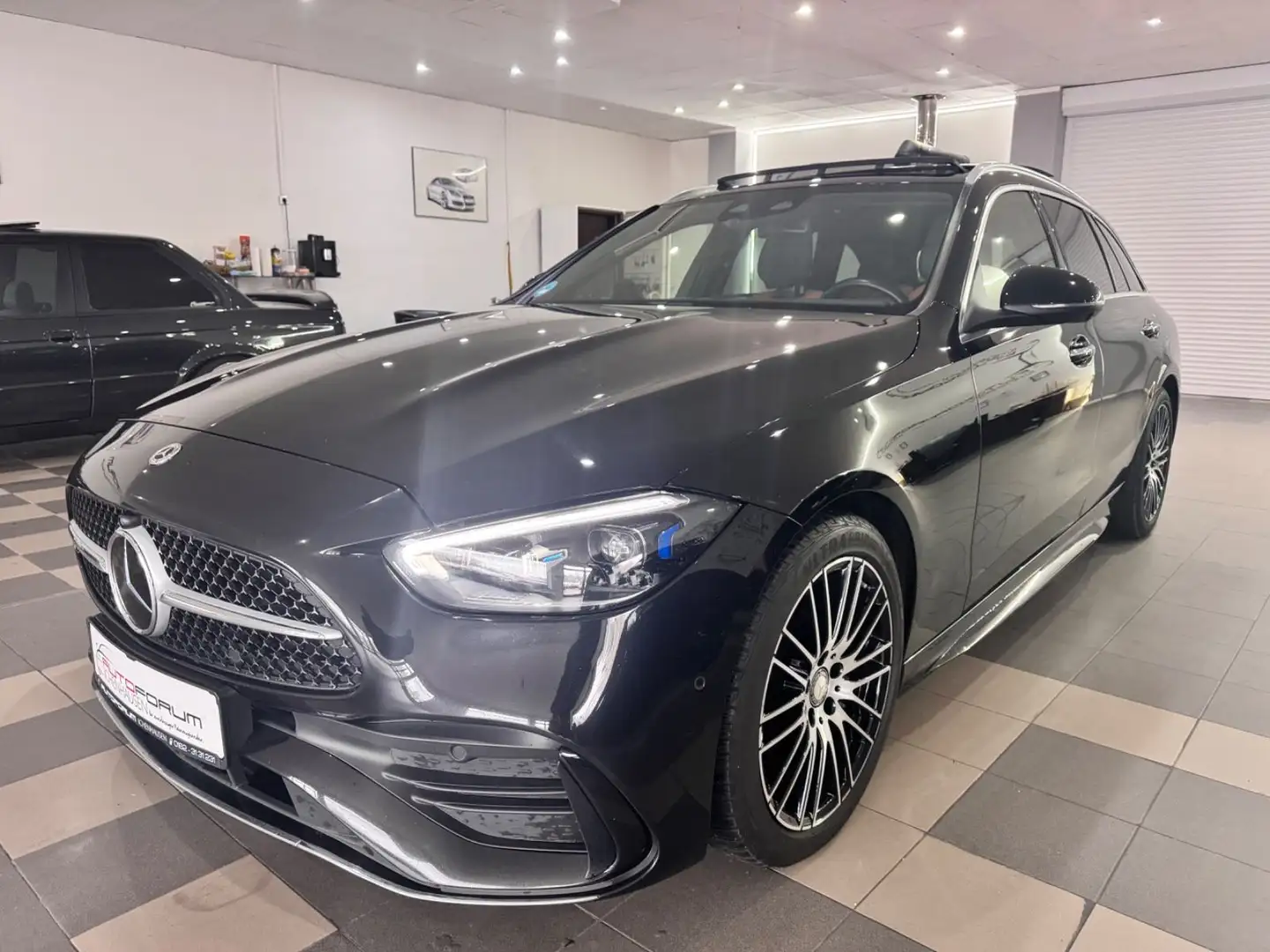 Mercedes-Benz C 300 T d Amg Line*Vollaustattung* Zwart - 2