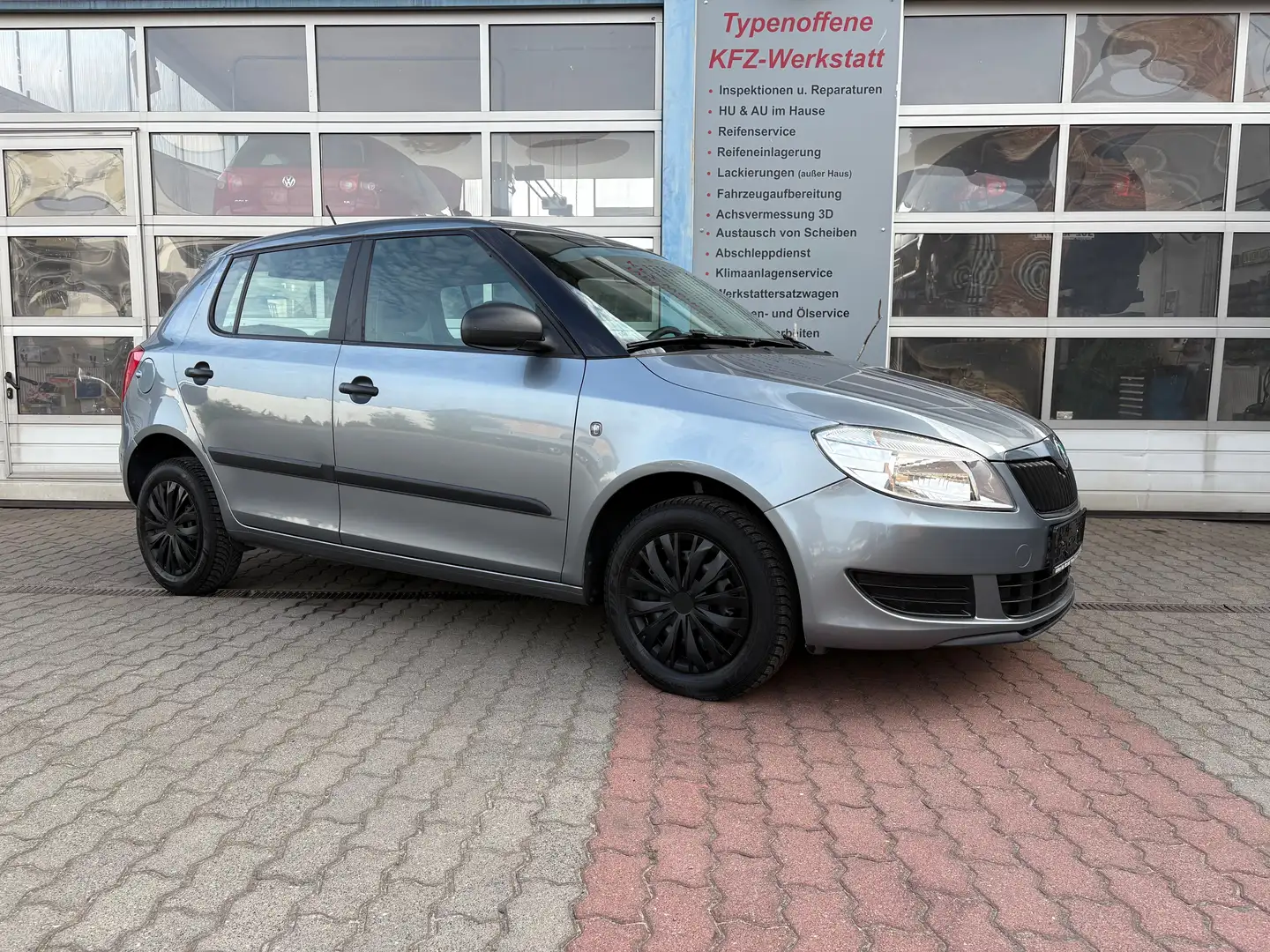 Skoda Fabia HTP, Scheckheftgepflegt, AUX, HU/AU neu Gris - 2