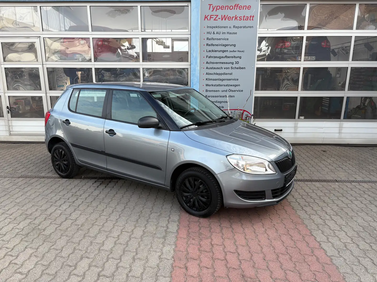 Skoda Fabia HTP, Scheckheftgepflegt, AUX, HU/AU neu Gris - 1