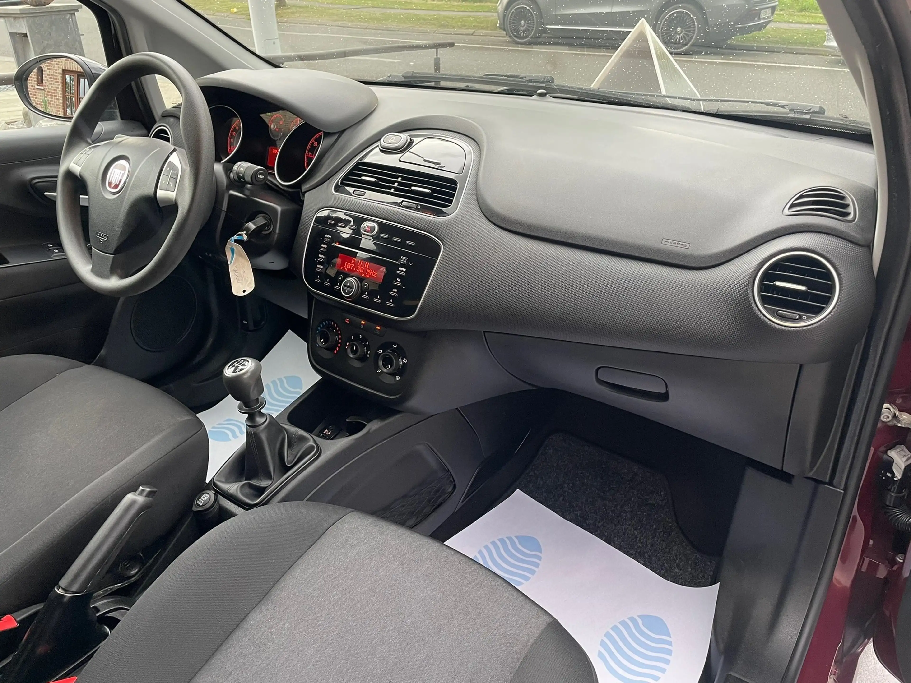 Fiat Punto 🏴1.2i Street⚠️GARANTIE 12 MOIS⚠️ — photo 9