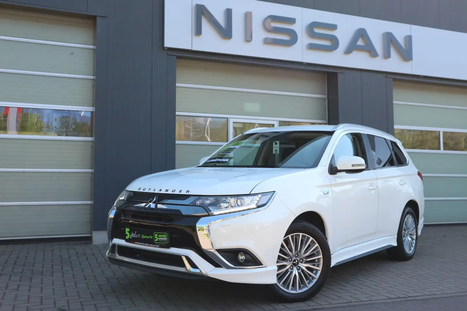 Mitsubishi Outlander 2.4 PHEV Spirit 4WD Navi Kamera AHK Білий - 2