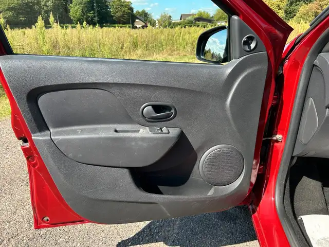 Dacia Logan view 12