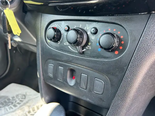 Dacia Logan view 28