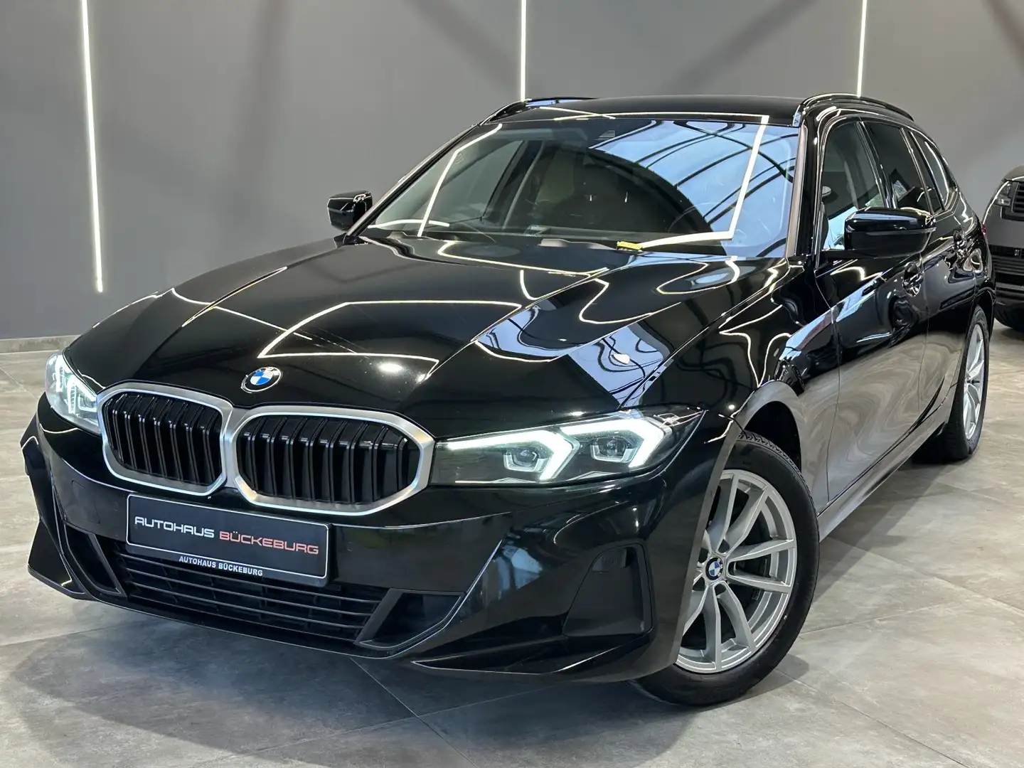 BMW 318 d Combi Head-Up Sportsitze G21N Noir - 1