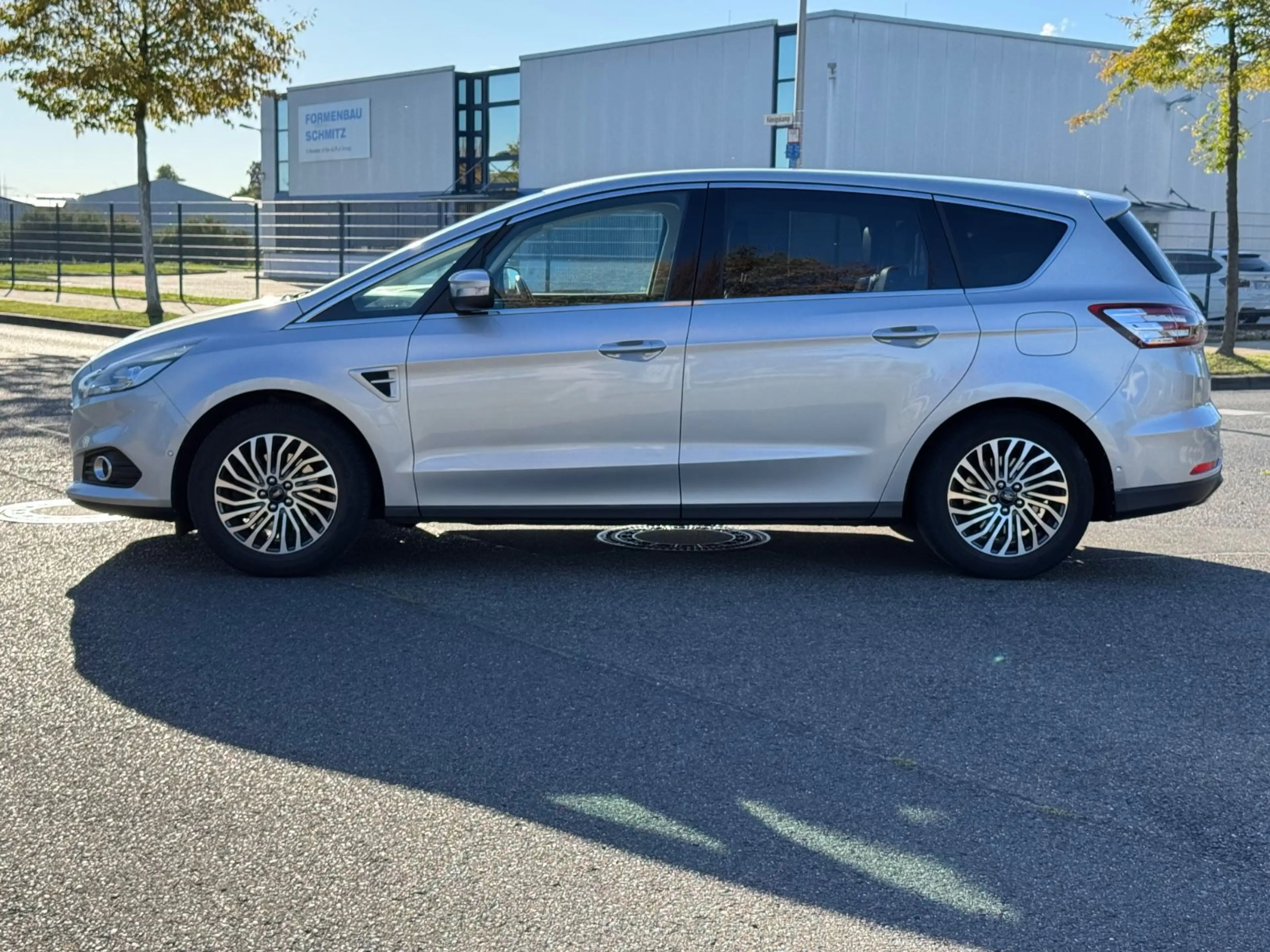 Ford S-Max Titanium *Autom.*Navi*AHK*CarPlay*8-Sitzer — photo 2