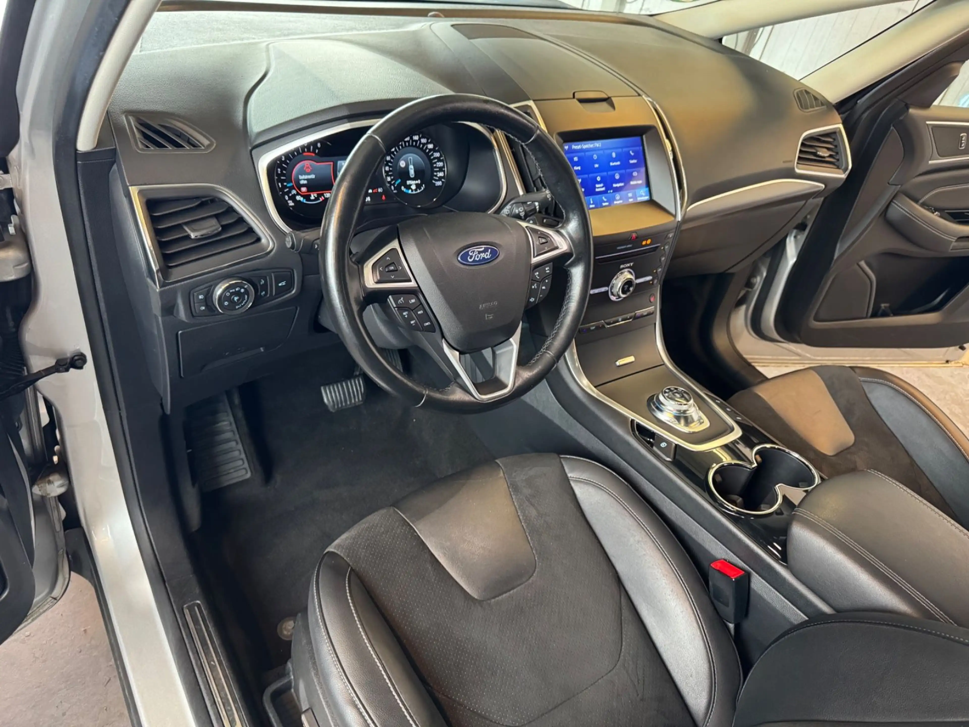 Ford S-Max Titanium *Autom.*Navi*AHK*CarPlay*8-Sitzer — photo 9