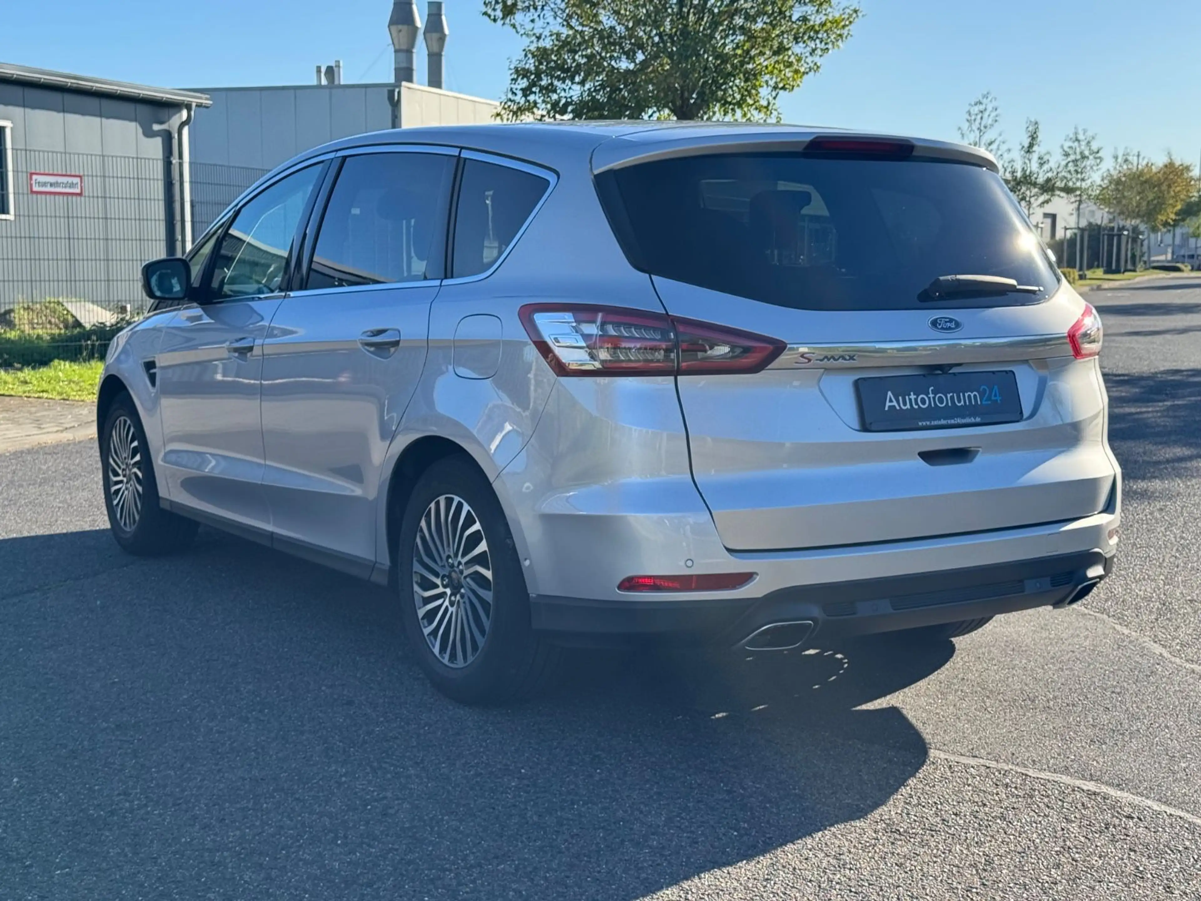 Ford S-Max Titanium *Autom.*Navi*AHK*CarPlay*8-Sitzer — photo 3