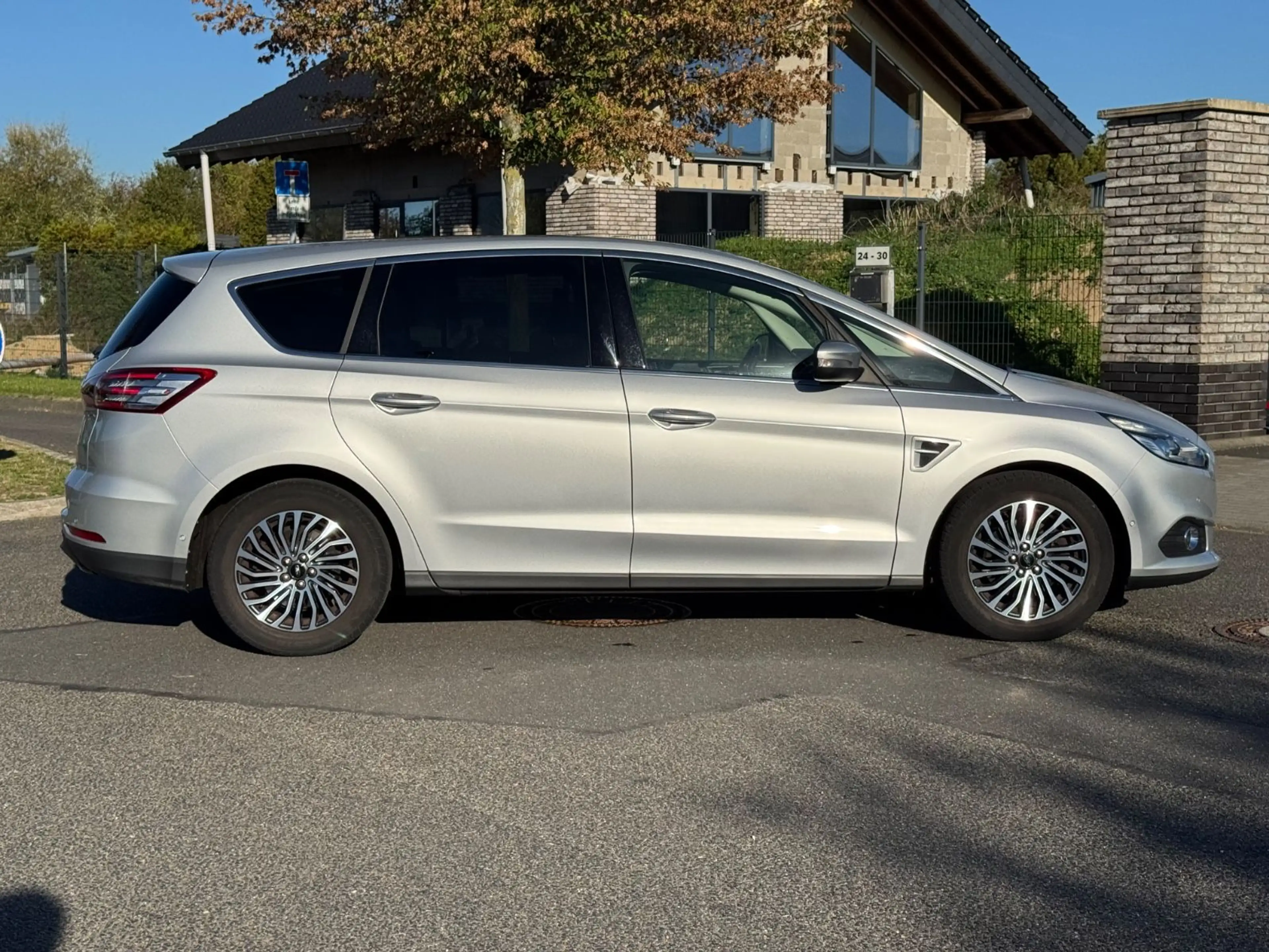 Ford S-Max Titanium *Autom.*Navi*AHK*CarPlay*8-Sitzer — photo 6