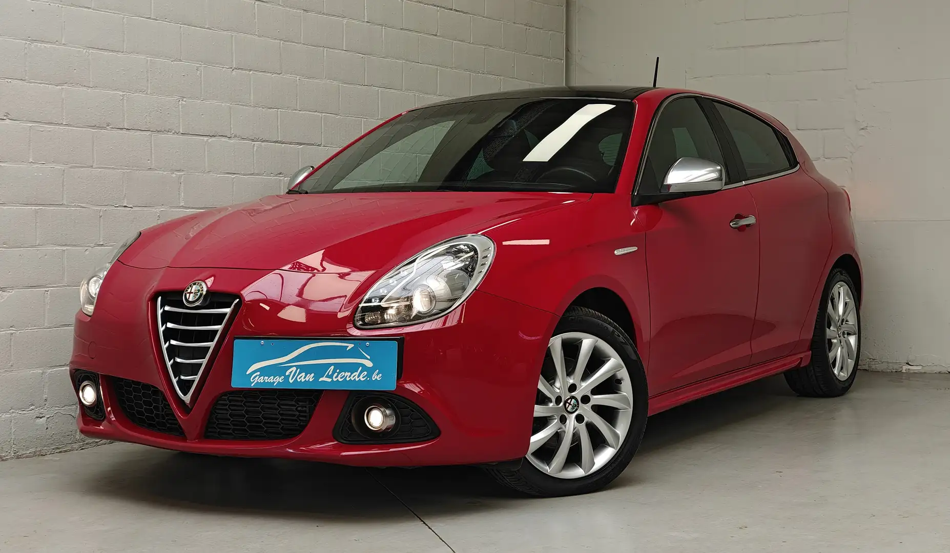 Alfa Romeo Giulietta 2.0 JTDm Exclusive TCT - 175pk - Open&Panoramisch dak - Leder - PDC achter - BTW Wagen Rojo - 1