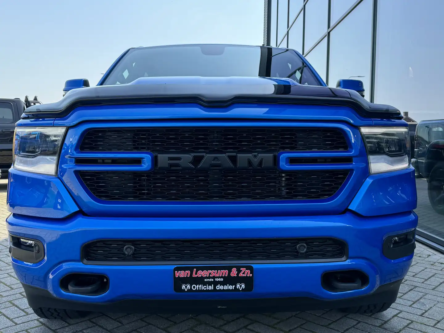 Dodge RAM 1500 Big Horn Build to Serve | Hydro Blue | Achter Blauw - 2
