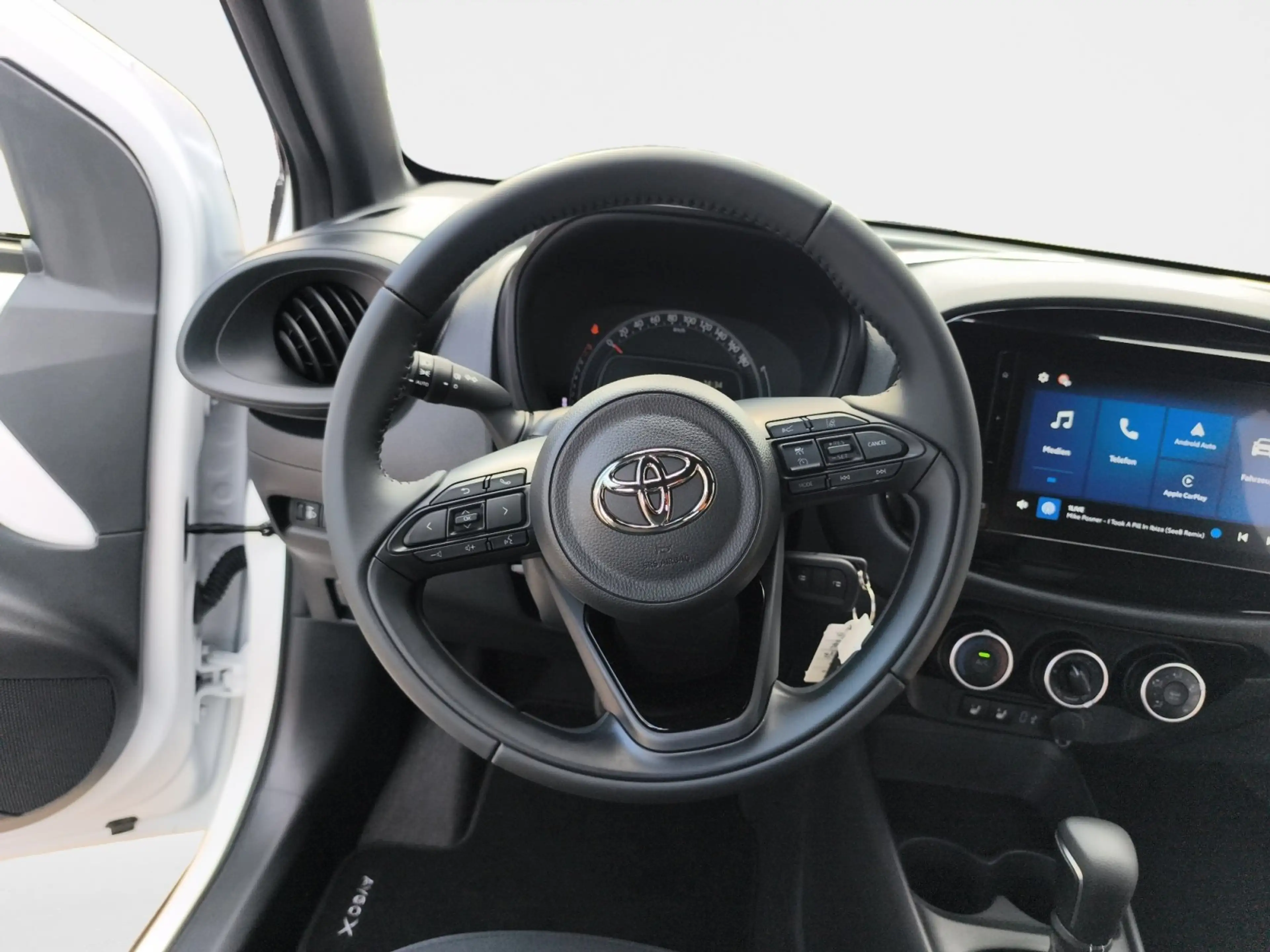 Toyota Aygo X 1.0 VVT-i Business Edition (EURO 6e) ACC — photo 14