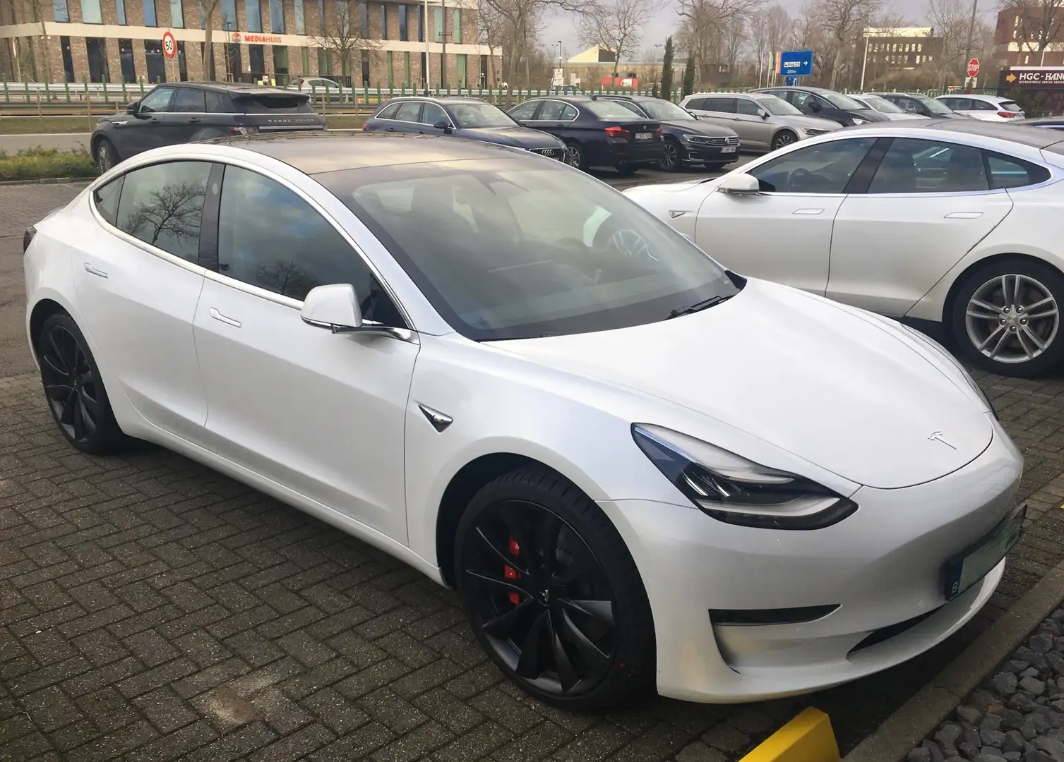Tesla Model 3 75 kWh Performance Dual Motor Beyaz - 1